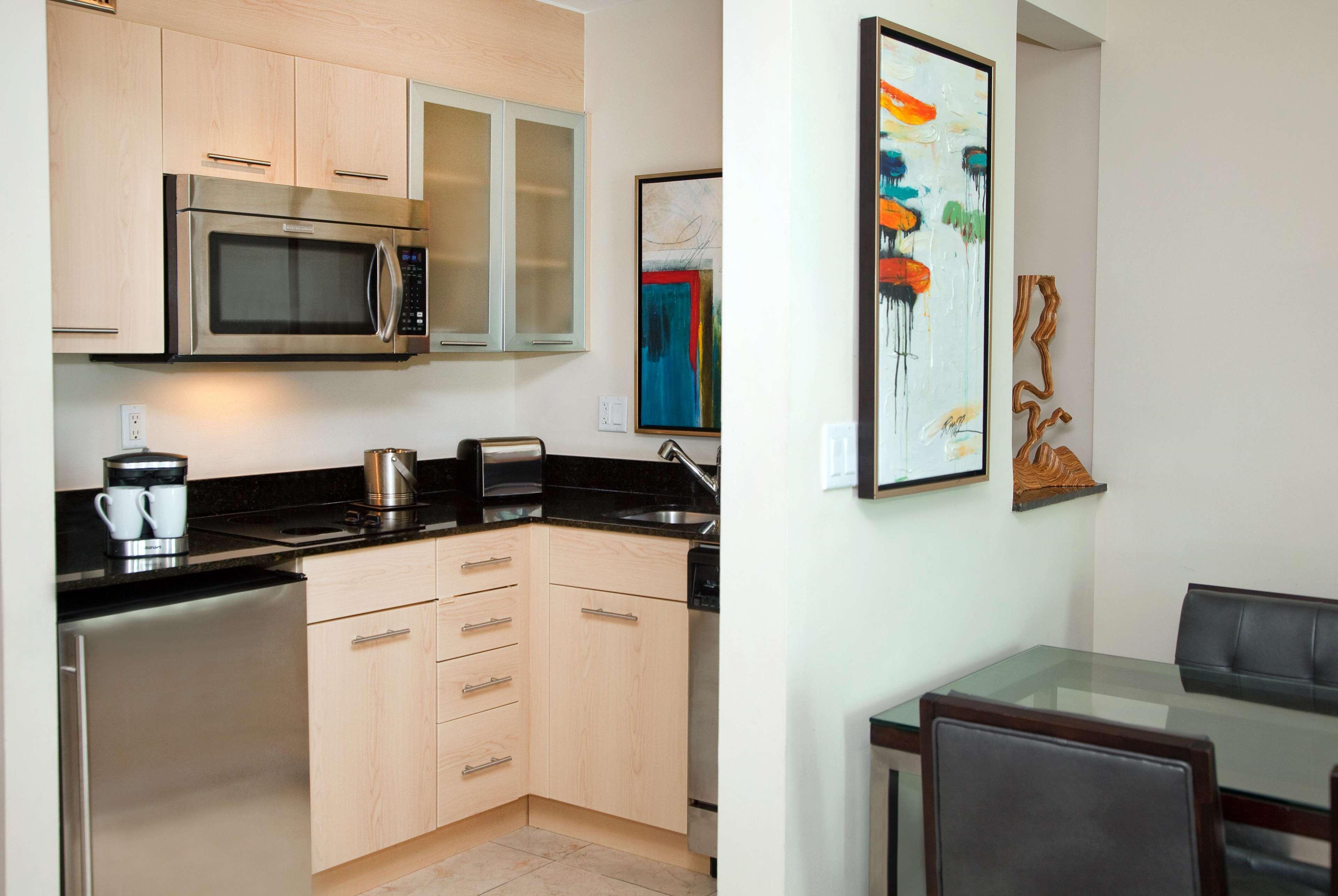 Galleryone a doubletree suites by hilton hotel 4 fl estados